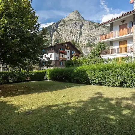 Cozy In Courmeyeur Center Apartment Courmayeur